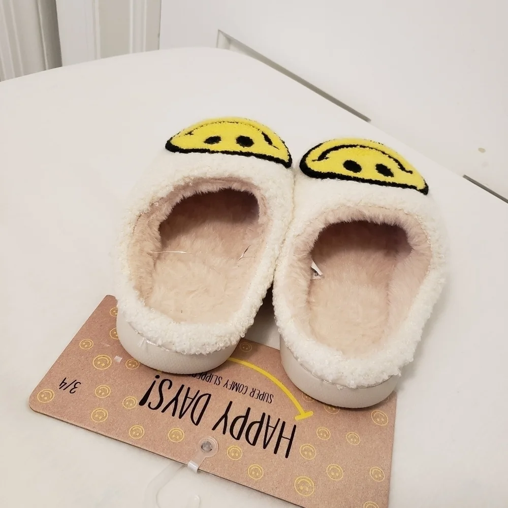 Danbar Smiley Face Indoor slipper shoes Size 3/4, NWT
